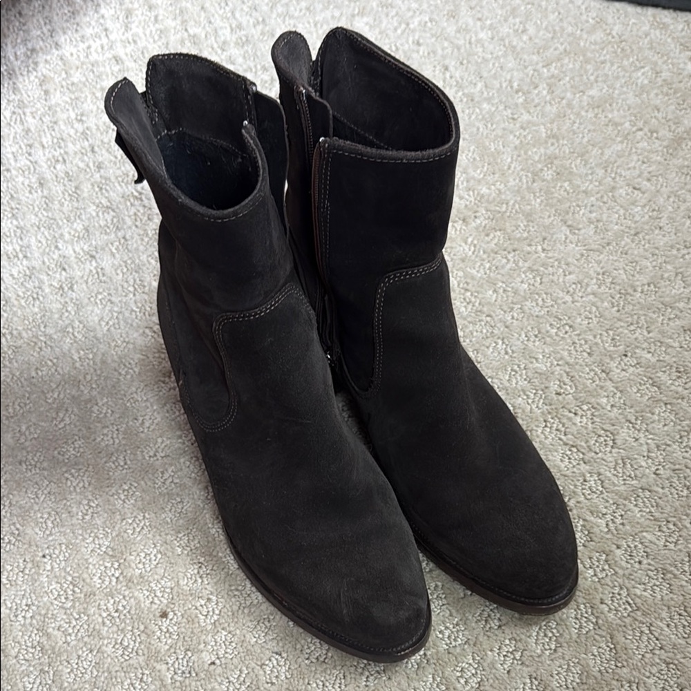 La Canadienne Suede Boots